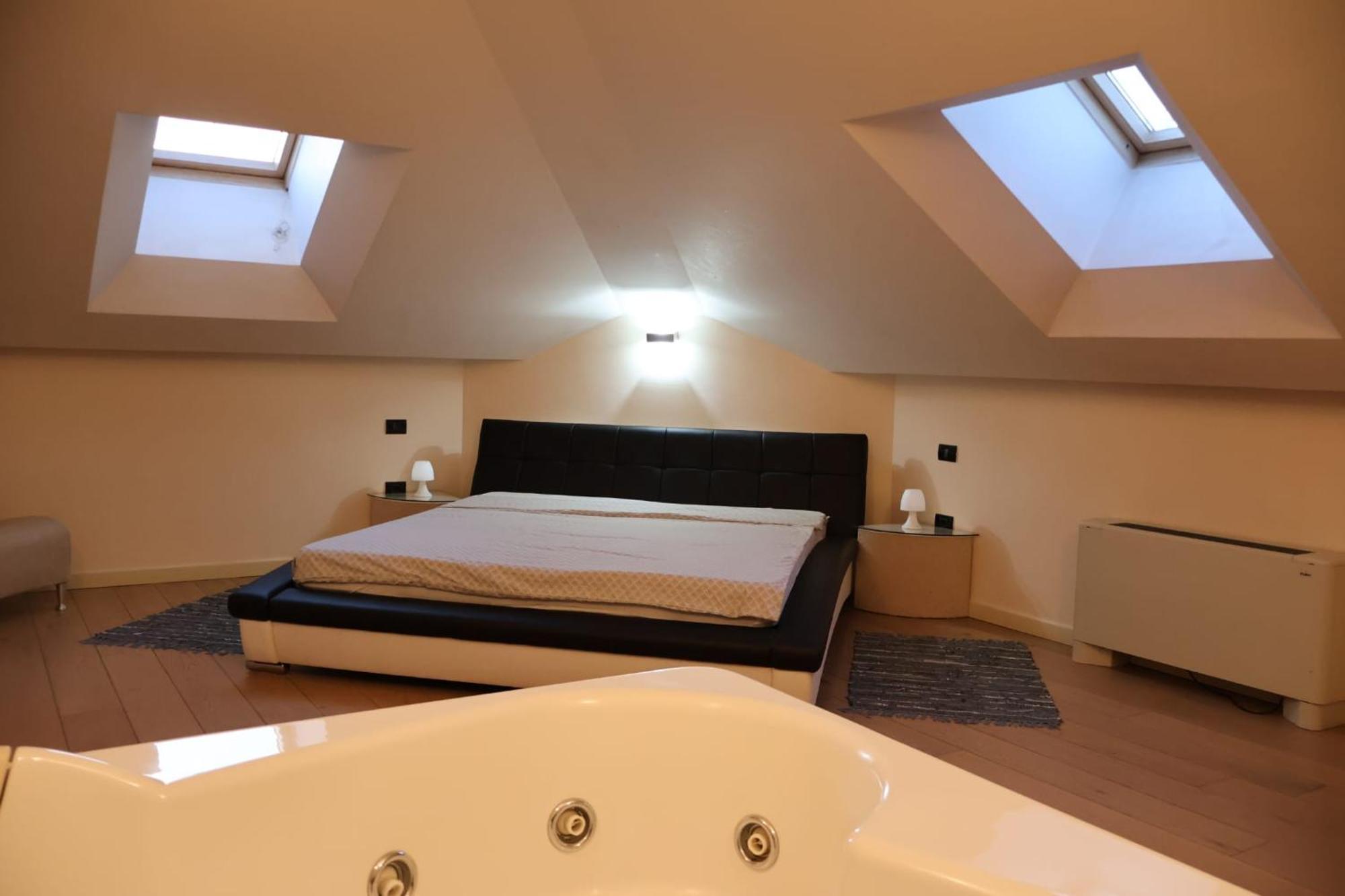 Central Terrace Escape With Jacuzzi Timisoara Ngoại thất bức ảnh